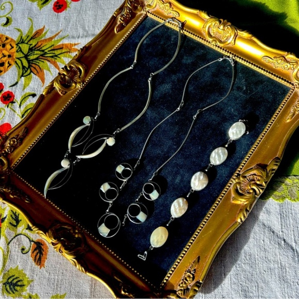 Elegant Silver Tone and Shell Necklace Set